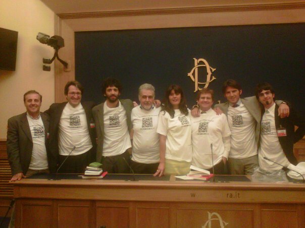 Foto di gruppo dei firmatari del Libro bianco su diritti d'autore e diritti fondamentali nella rete Internet, Sala stampa della Camera dei Deputati, Roma, 14 giugno 2011