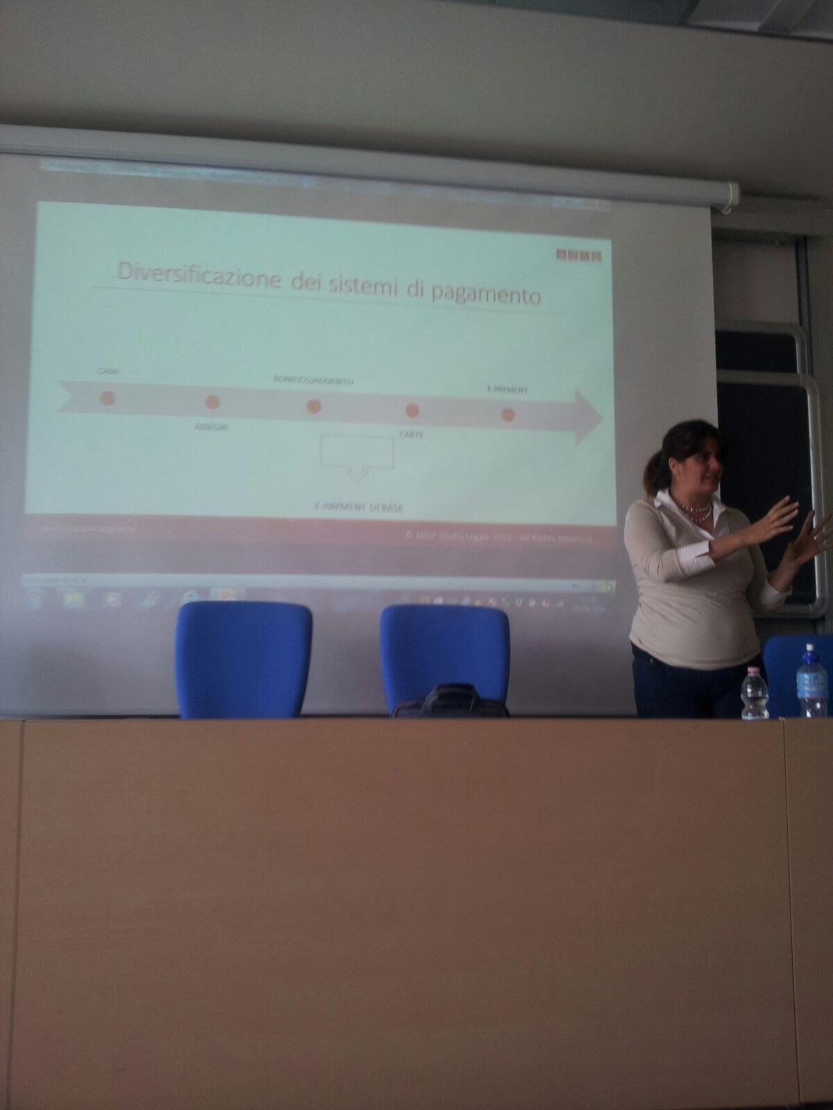 L'Avv. Giulia Arangüena illustra la diversificazione dei sistemi di pagamento, Master Internet Ecosystem, Pisa 2016